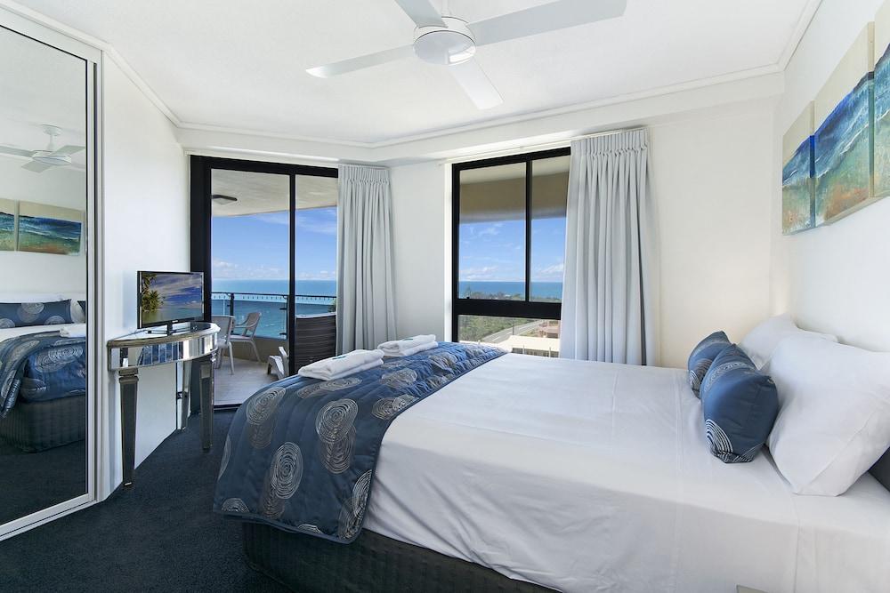 3 Bedrooms, Partial Ocean View, High Floor