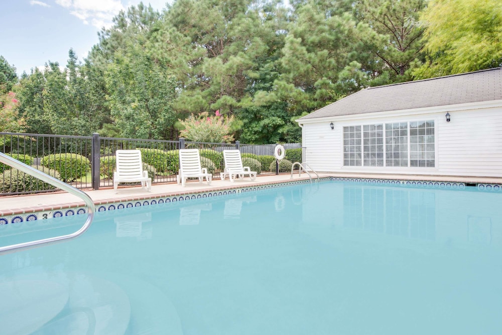 Baymont By Wyndham Ozark 1/23
