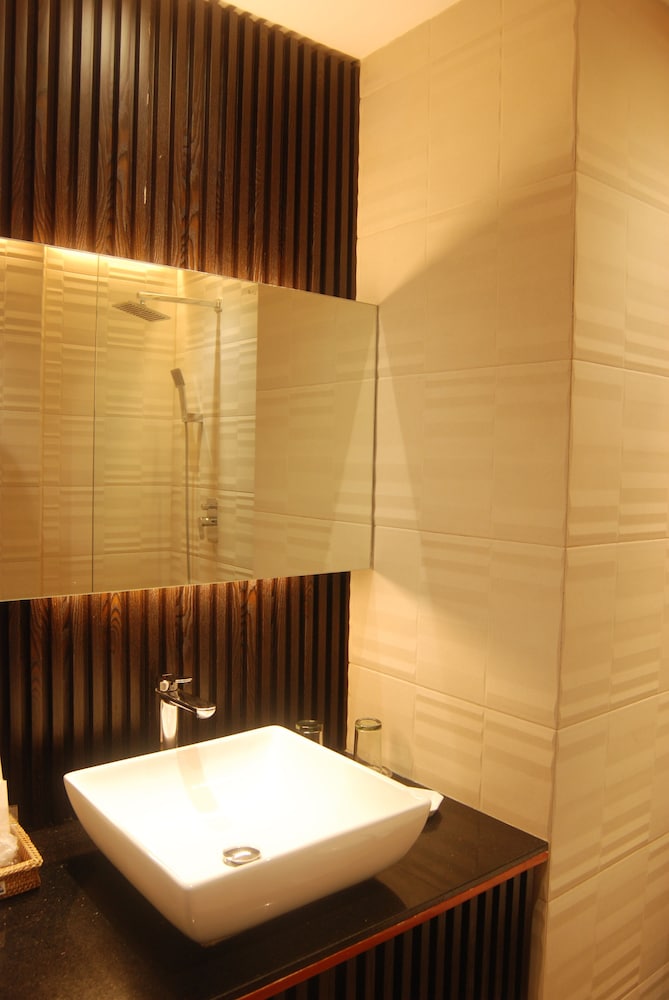 Golden Peak Hotel and Suites powered by Cocotel 63/63
