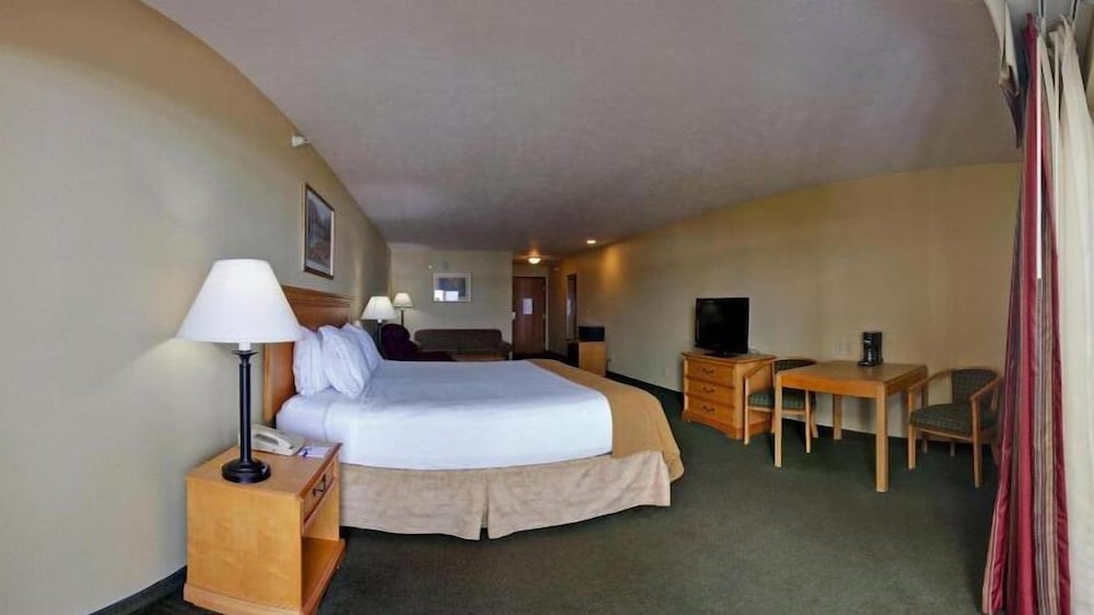 Holiday Inn Express Munising-Lakeview 41/68