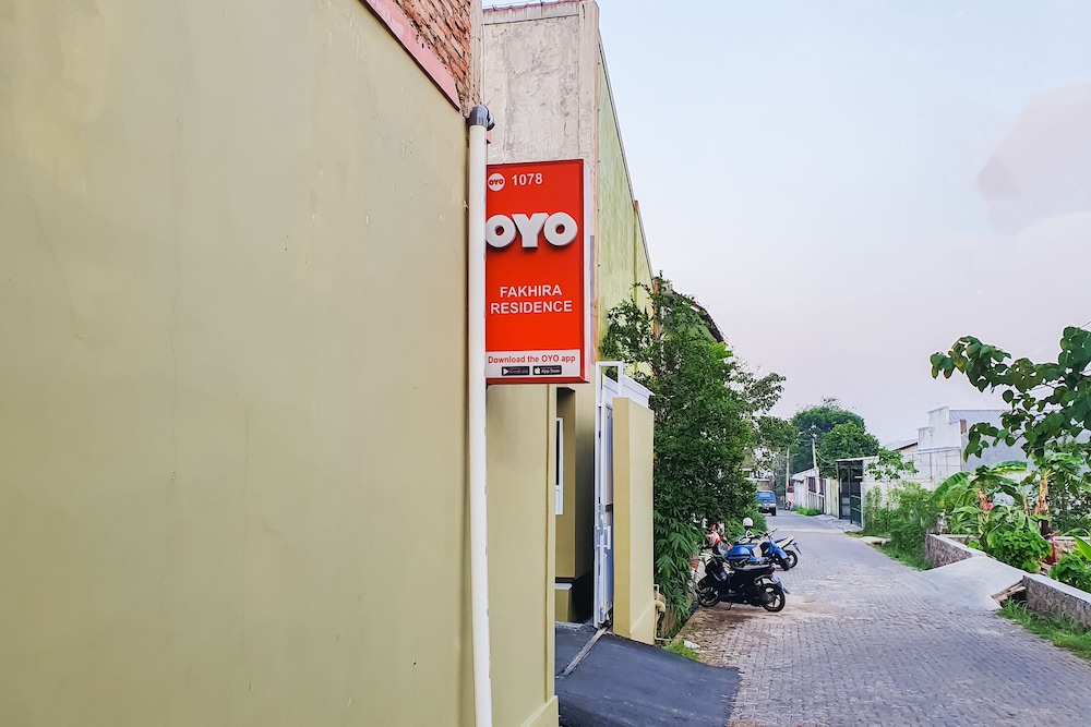 OYO 1078 Fakhira Residence 6/31