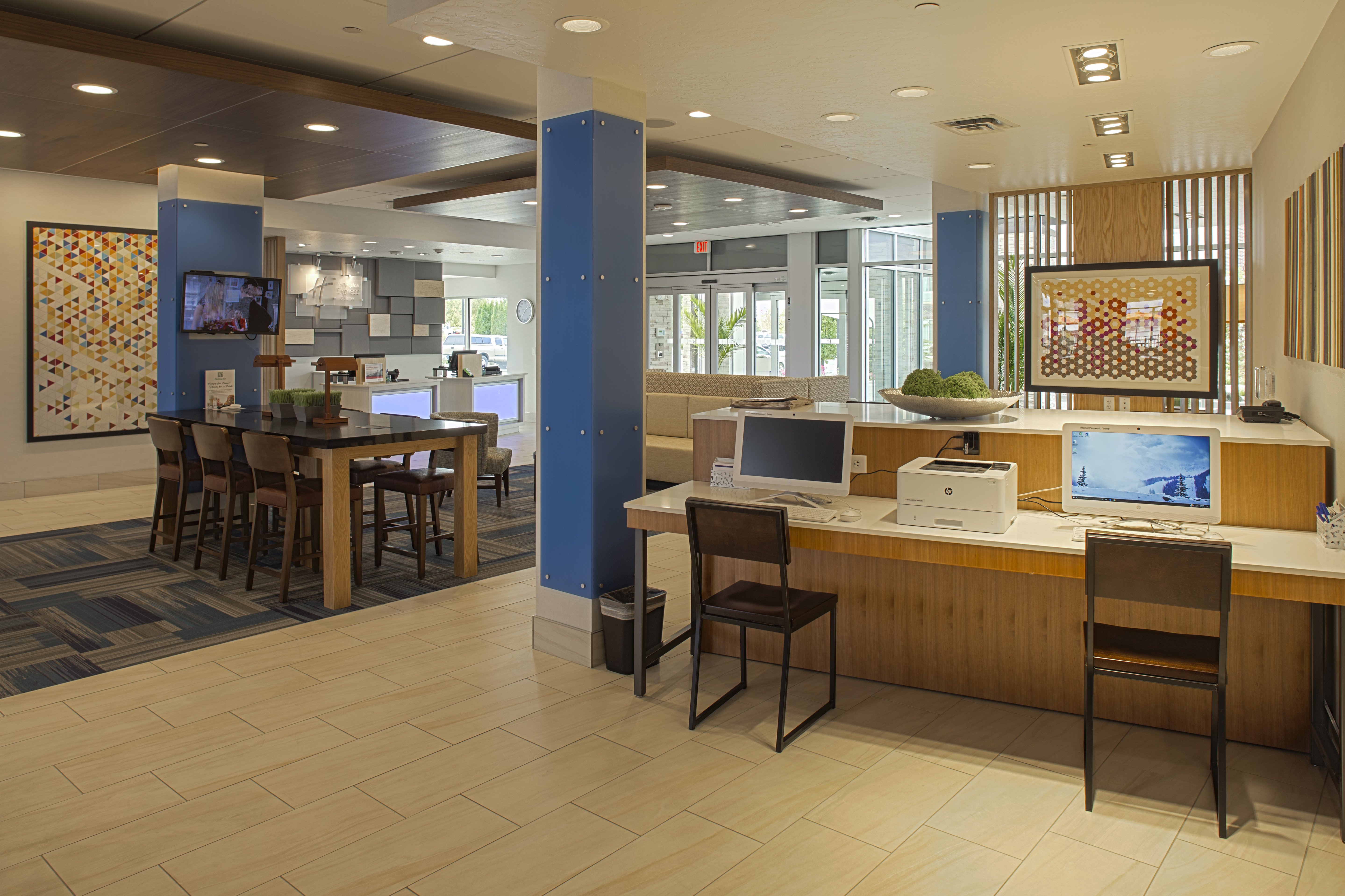Holiday Inn Express Suites Boise Airport 44/80