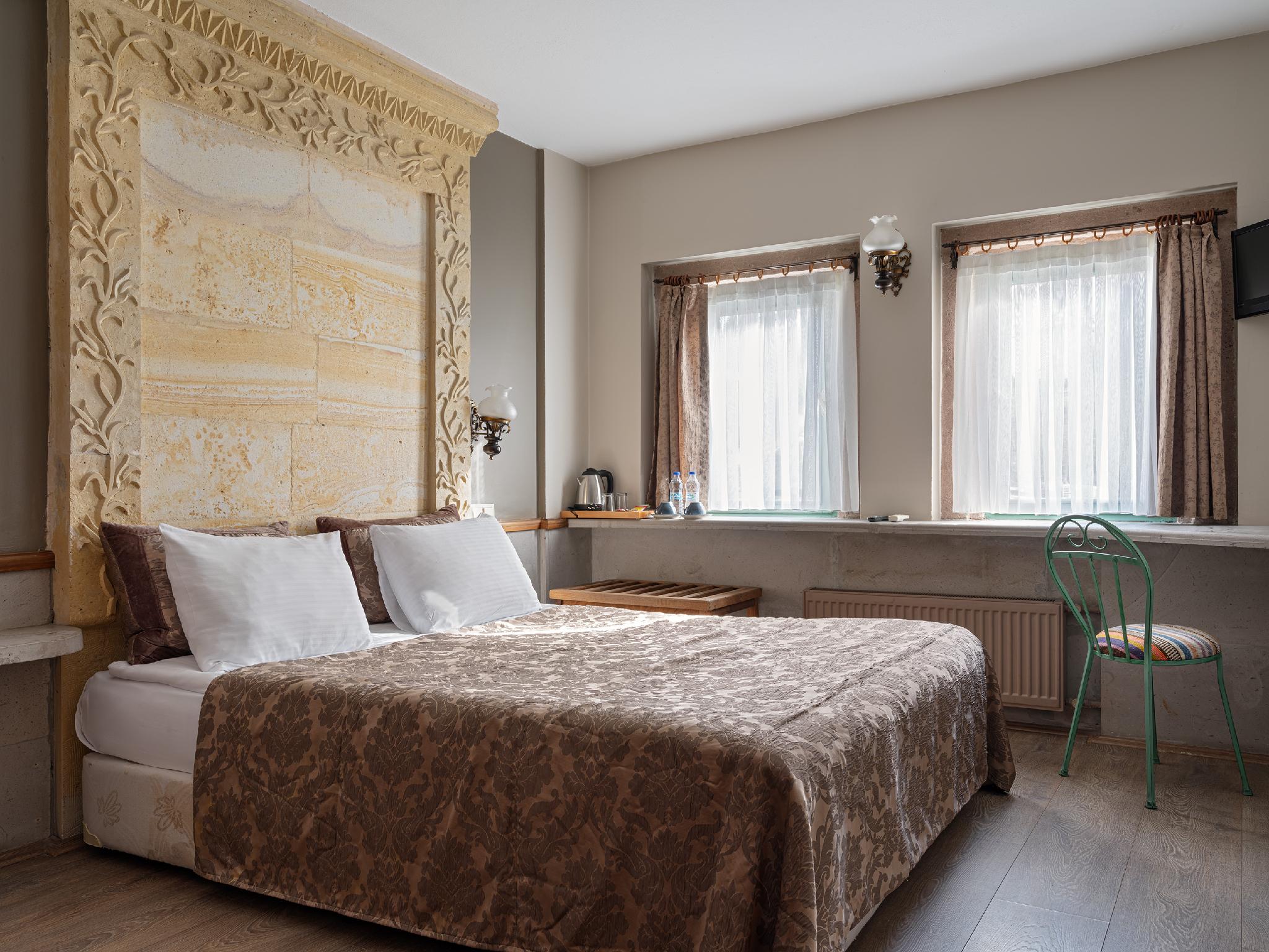Stone, Double Bed