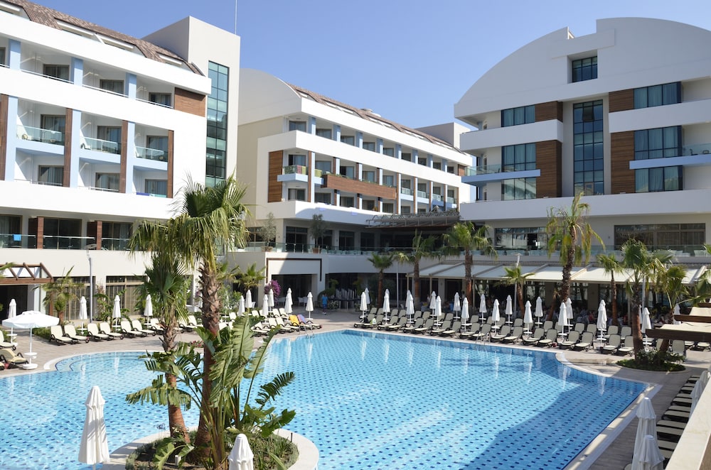 Port Side Resort Hotel 15/18