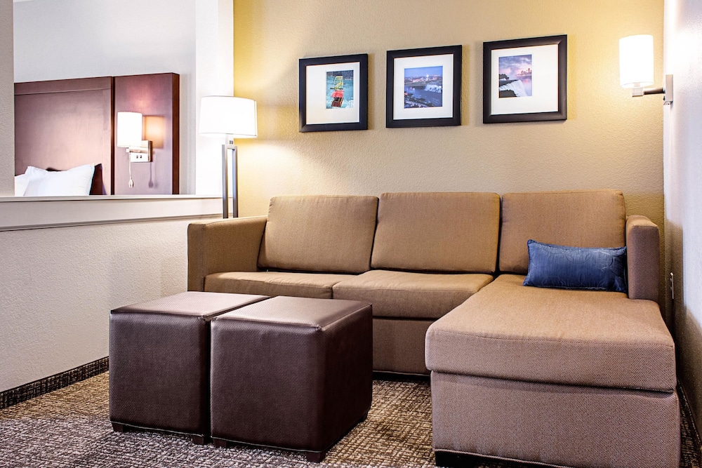 Comfort Inn and Suites Niagara Falls Blvd USA 16/36