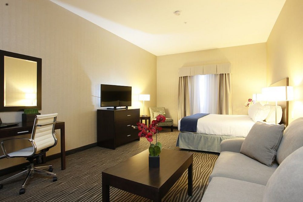 Holiday Inn Express Fort St John 34/70