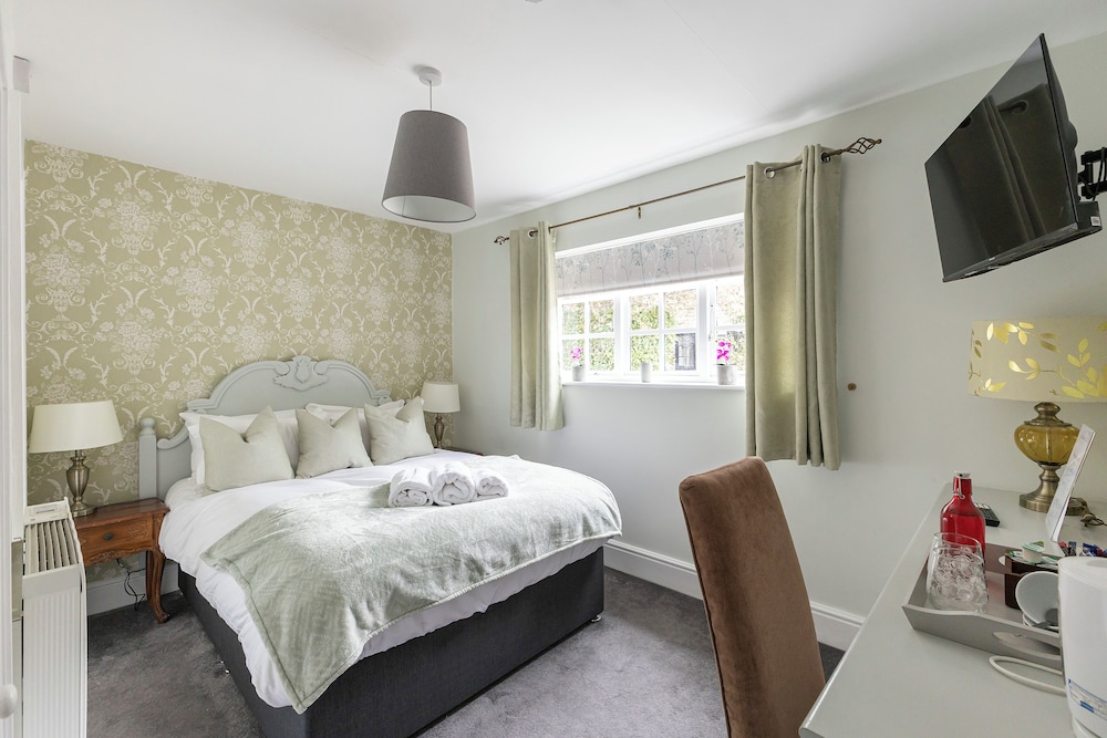 OYO Blenheim House 23/42
