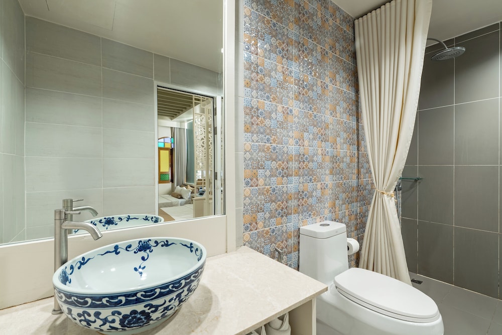 O Nya Phuket Hotel 69/70
