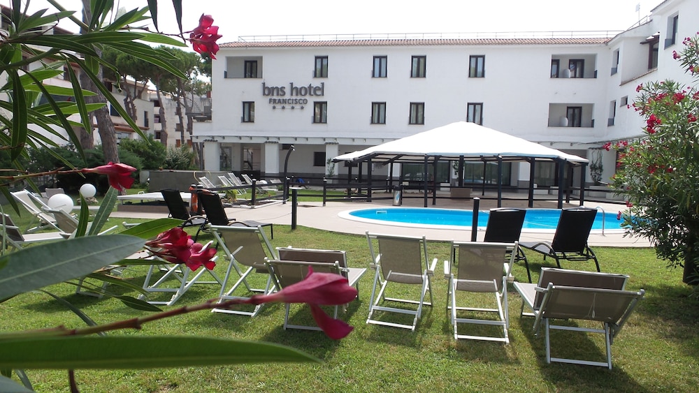 BNS HOTEL FRANCISCO 3/50