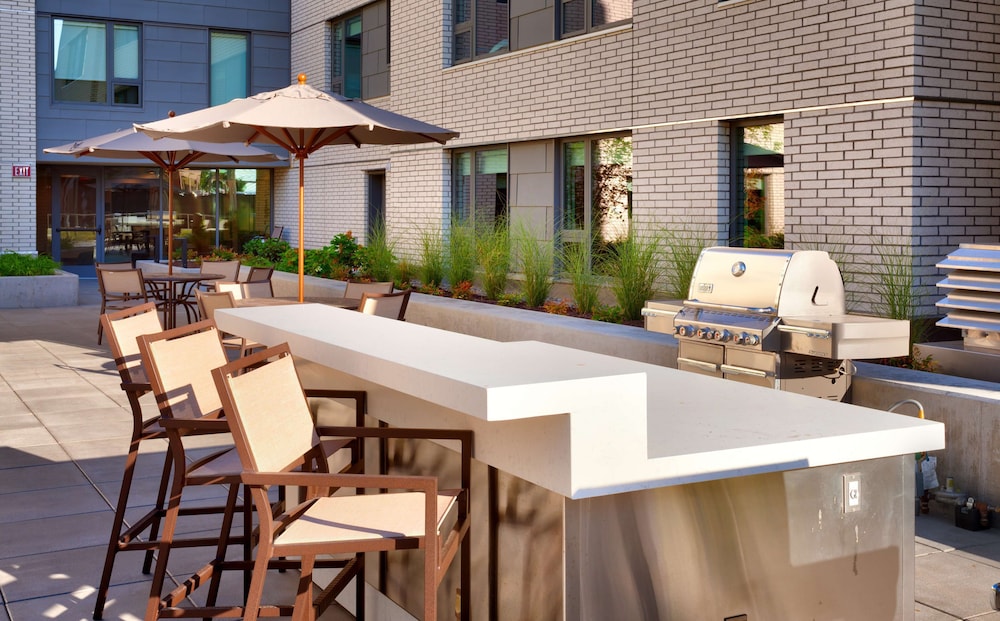 Hyatt House Portland/Downtown 50/66