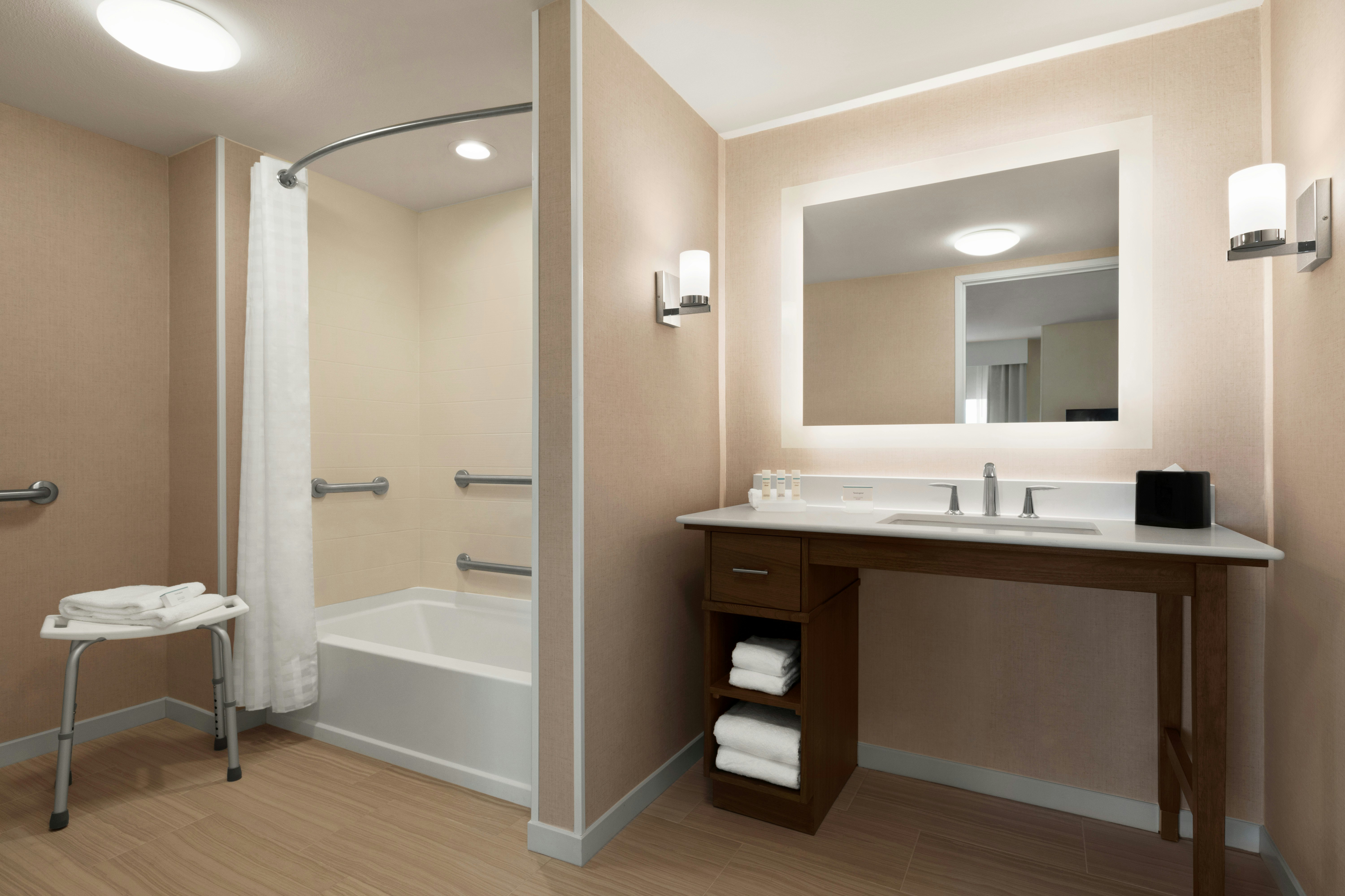 SUITE, 2 QUEEN BEDS, ACCESSIBLE