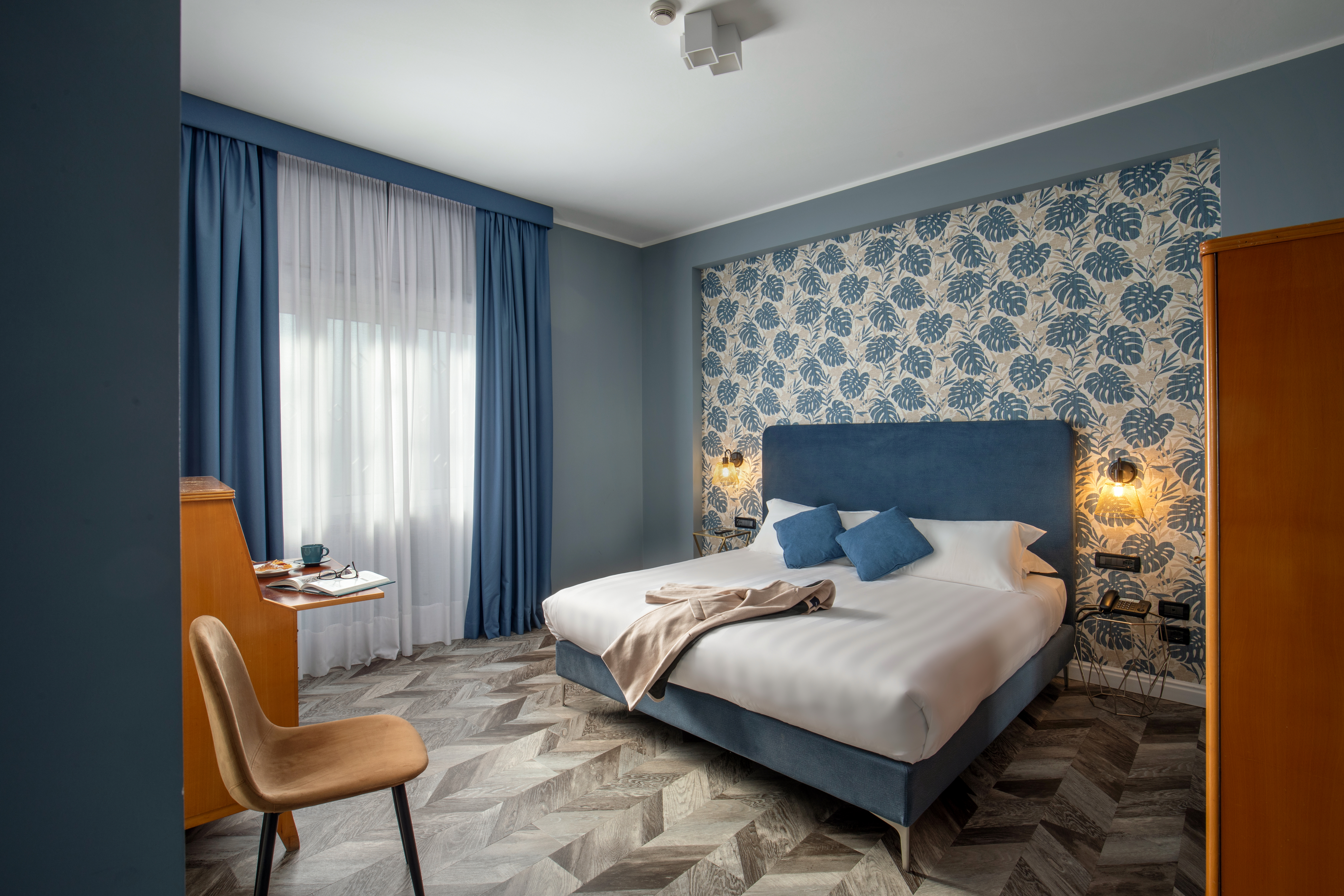 ROOM, TRIPLE