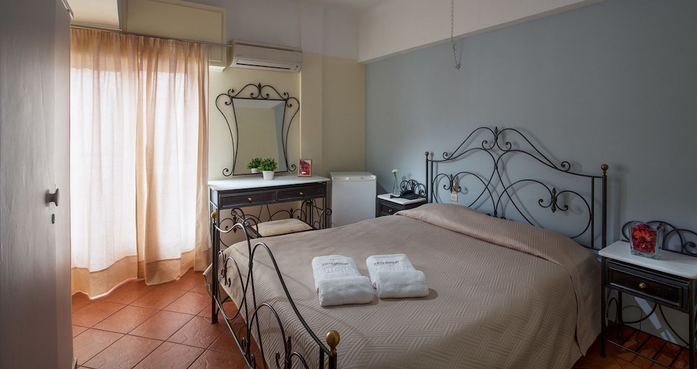 ROOM, DOUBLE OR TWIN BED, PRIVATE BATHROOM
