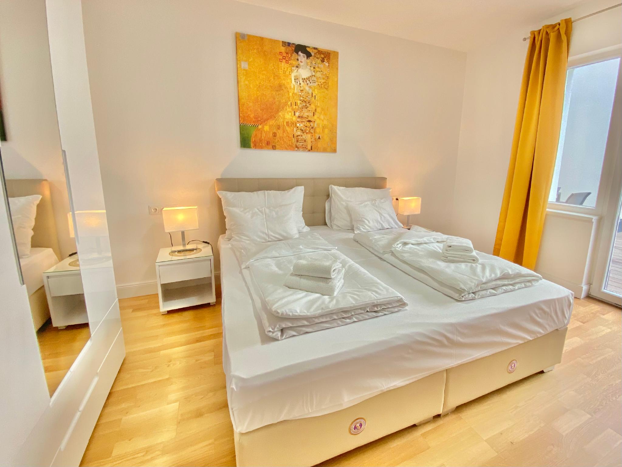 Steiner Residences Modling 2/12