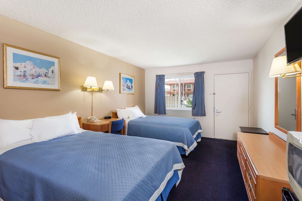 Days Inn by Wyndham Barstow 10/25