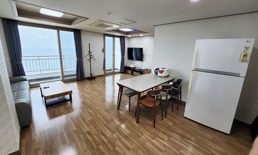 Mud Beach Hotel 54/57