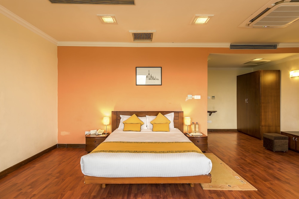 SUMMIT RESIDENCY AIRPORT HOTEL 8/48