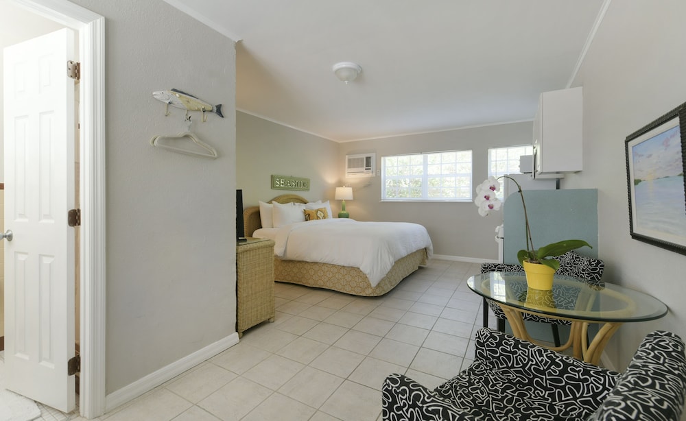 Pines Palms Resort 30/73