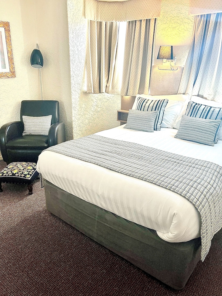 Clifton Court Metro Hotel 19/50