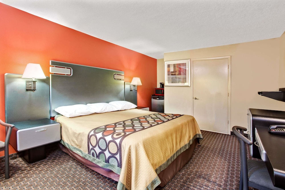 Super 8 By Wyndham Kissimmee/Maingate/Orlando Area 12/28