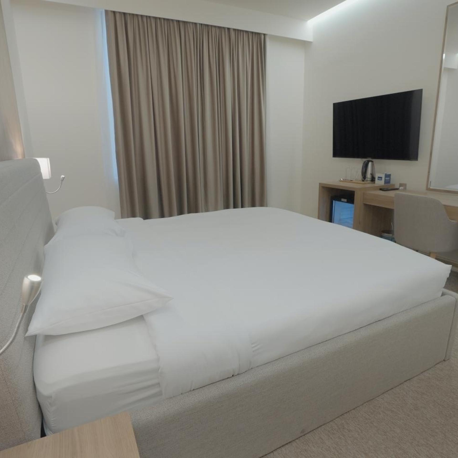 BAZ Hotel 28/73
