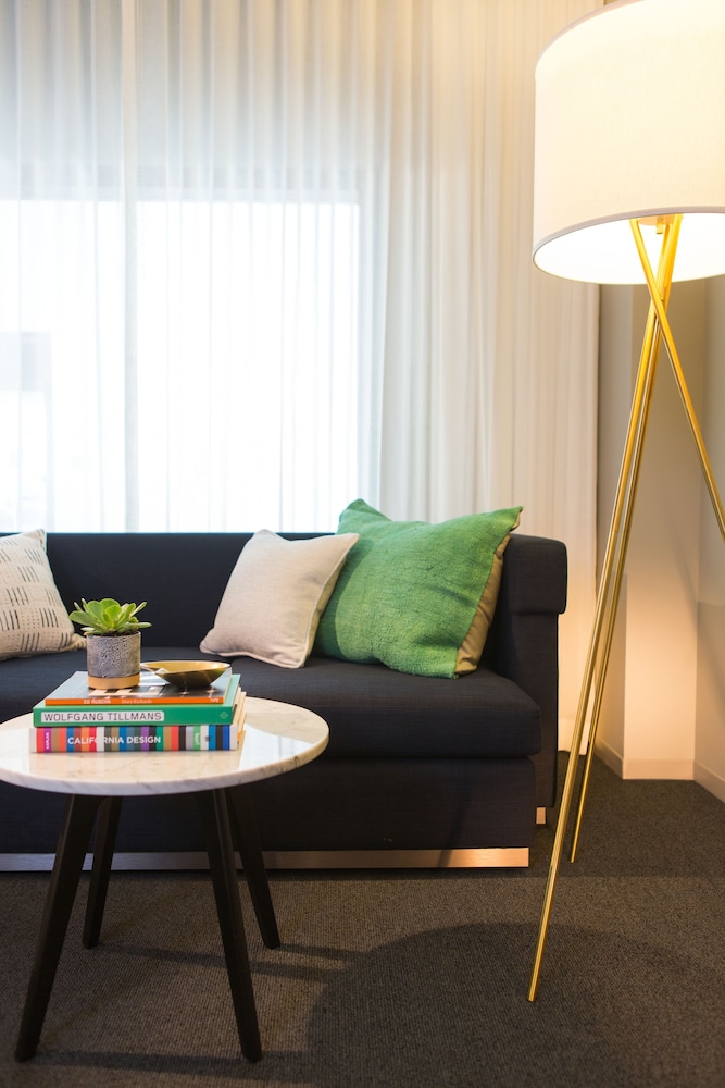 KIMPTON EVERLY HOTEL 65/80