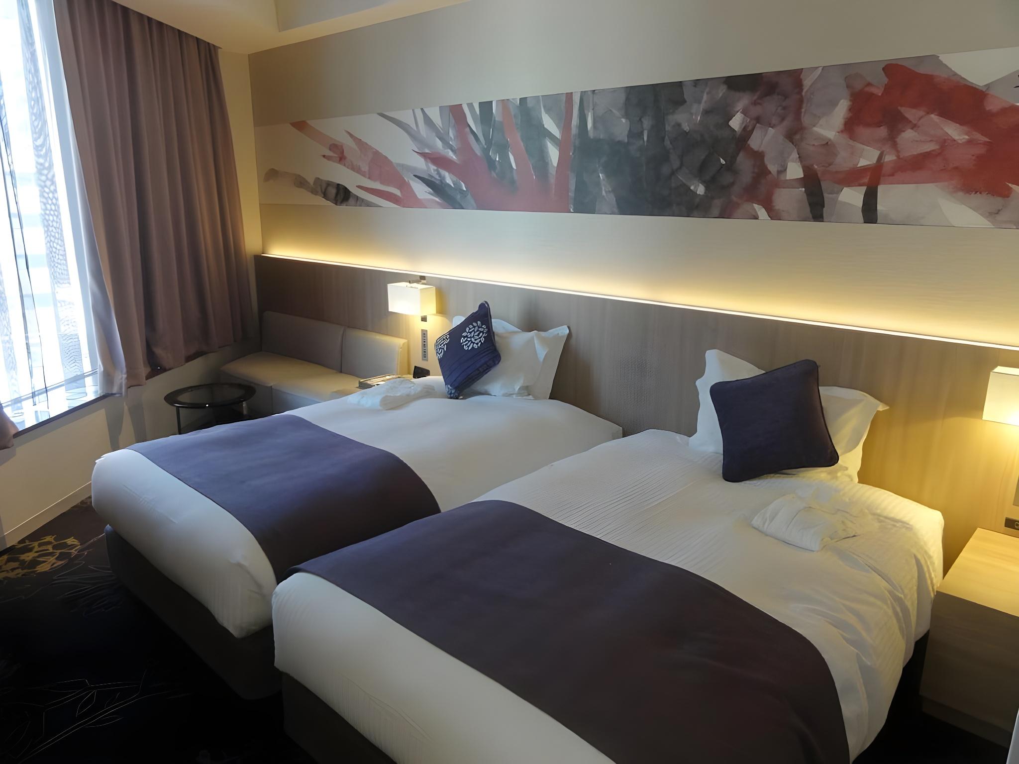 SUPERIOR, 2 BEDS, CORNER