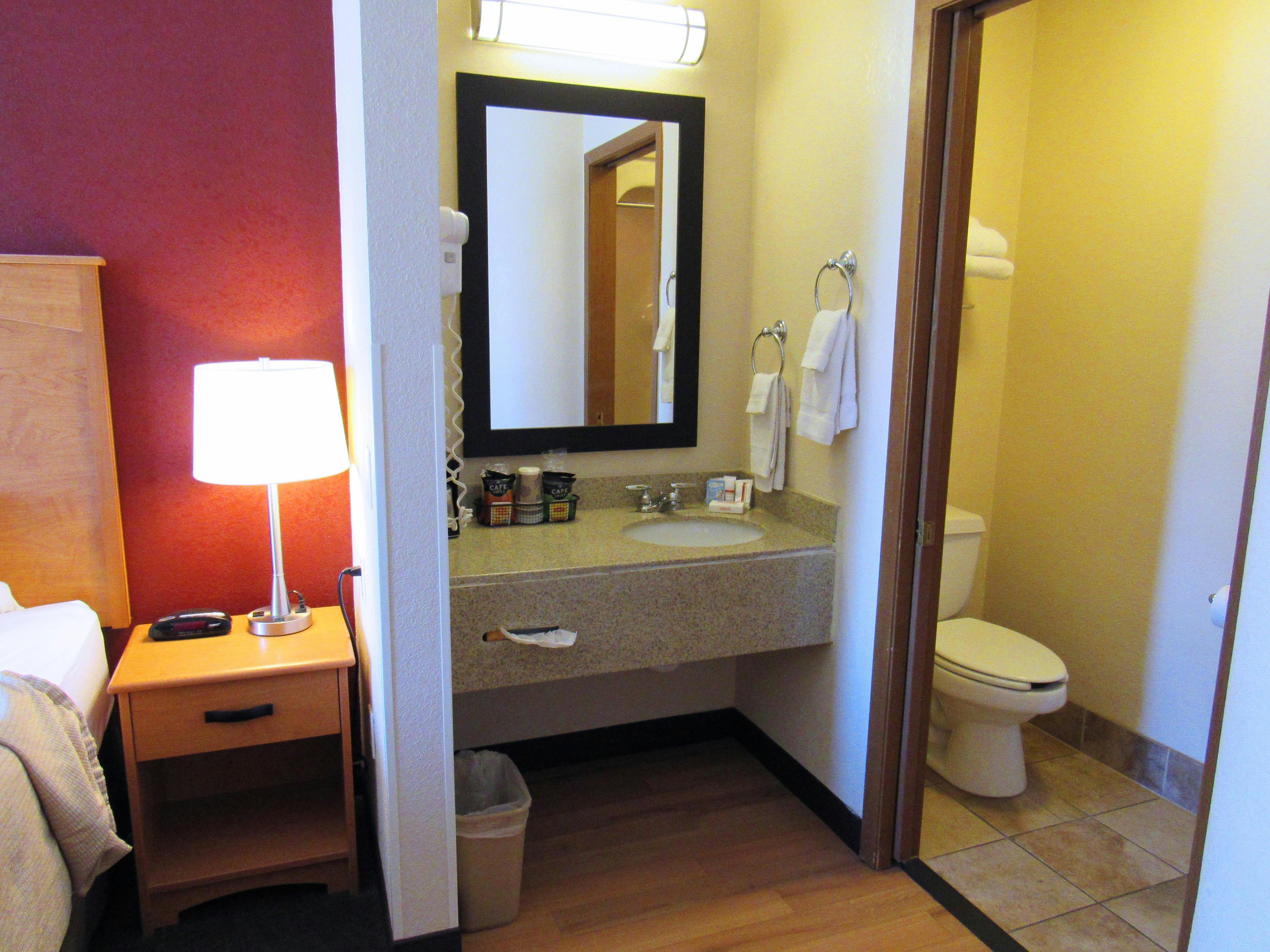 غرفة ديلوكس بسريرين مزدوجين، Red Roof Inn Fargo 4/4