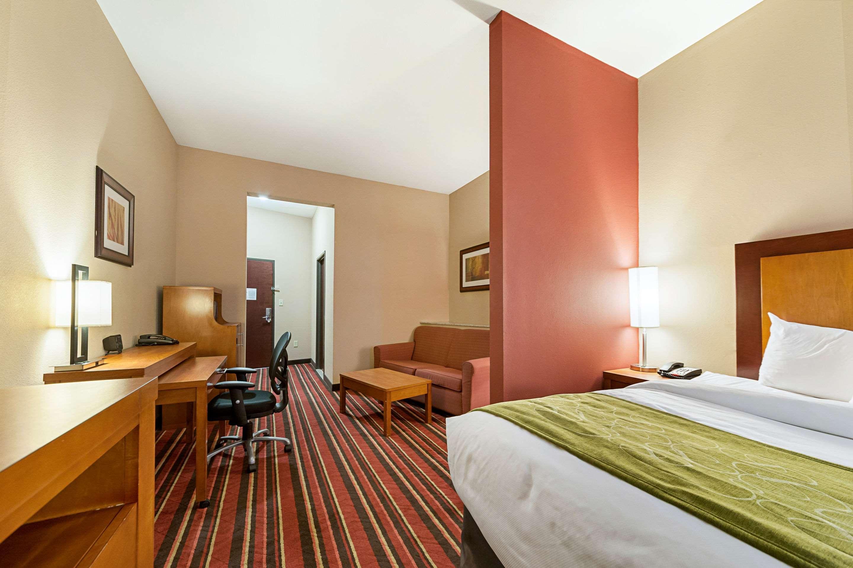 SUITE, KING BED