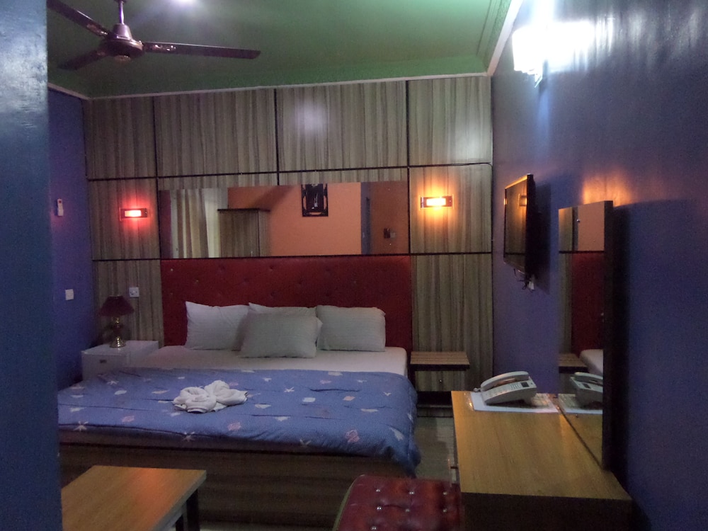 Jimson International Hotel And Suites 8/21