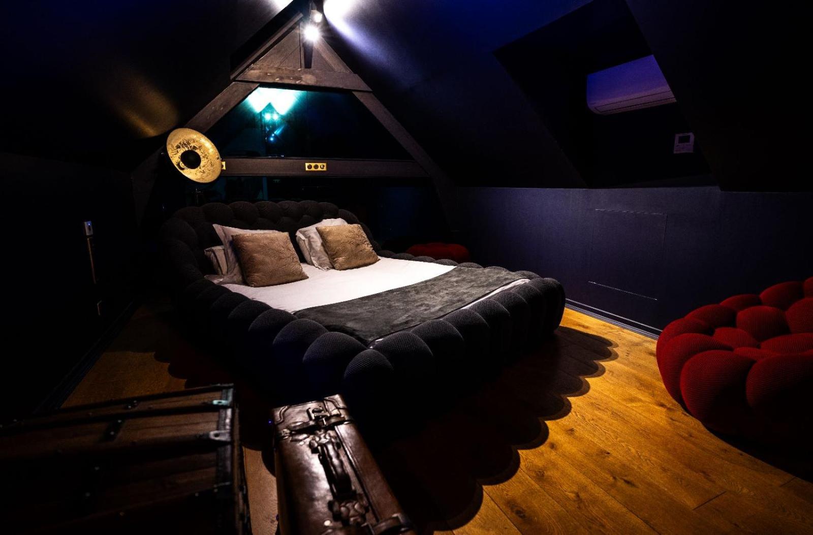 Glamour, Suite