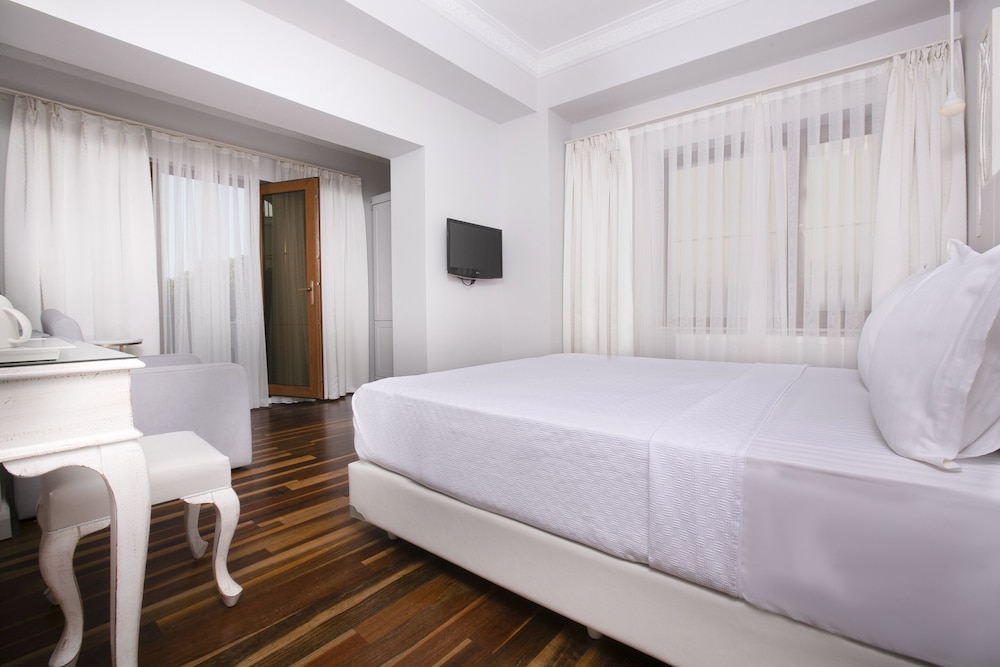 Ascot Hotel 14/50