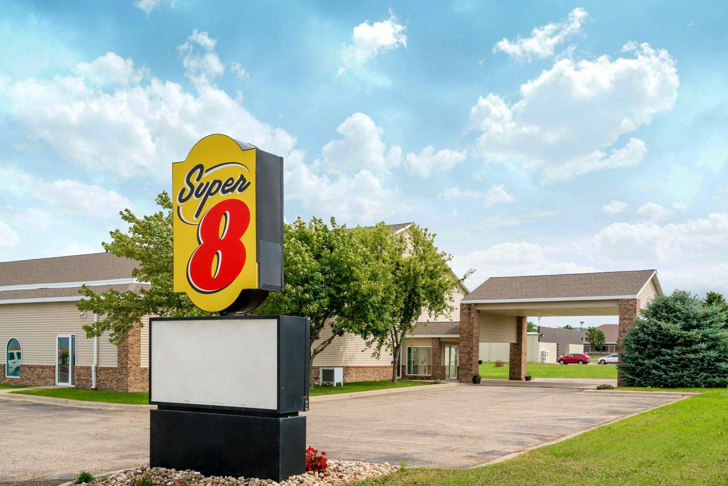 Super 8 by Wyndham Beresford 1/8