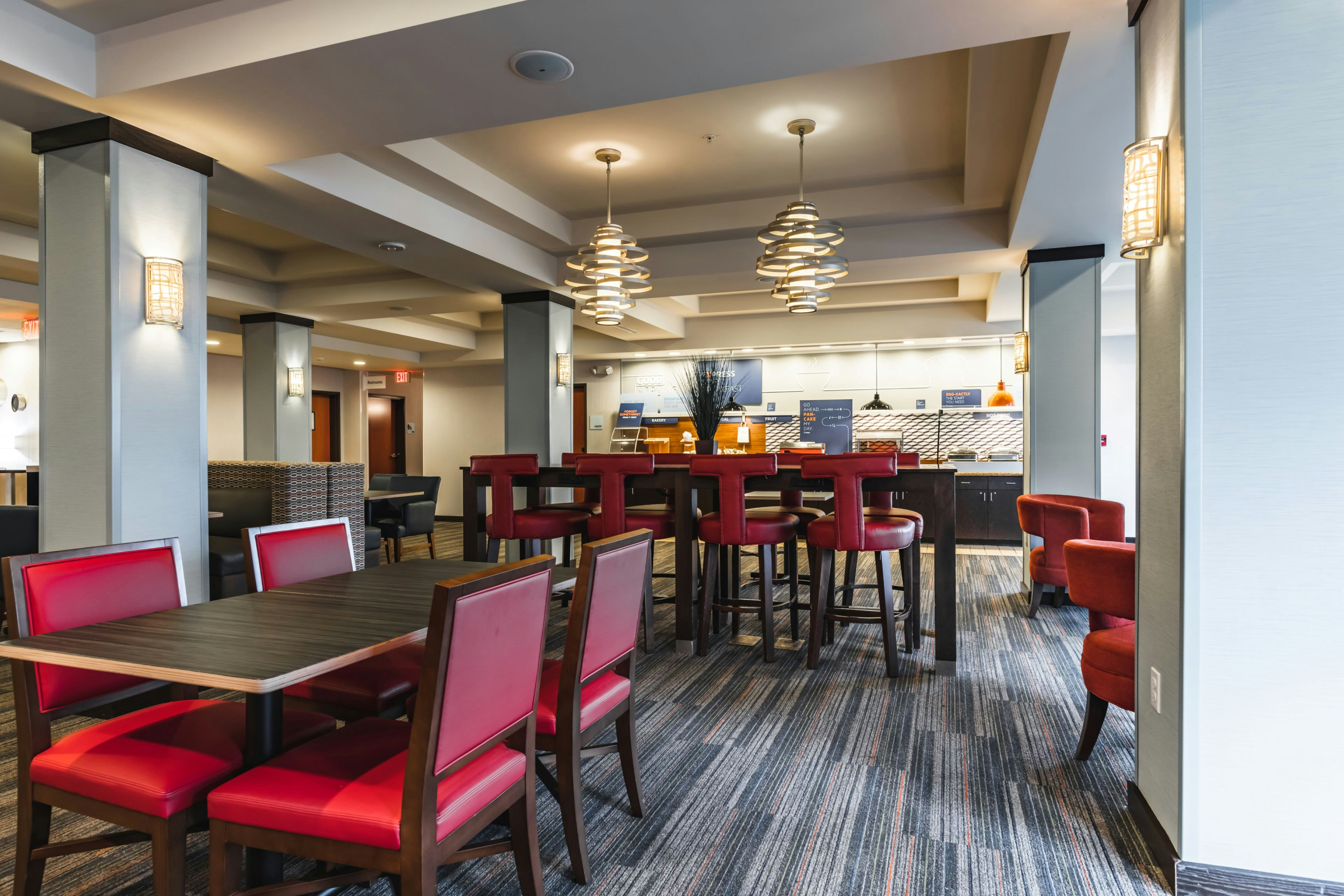 Holiday Inn Express & Suites New Martinsville 55/73