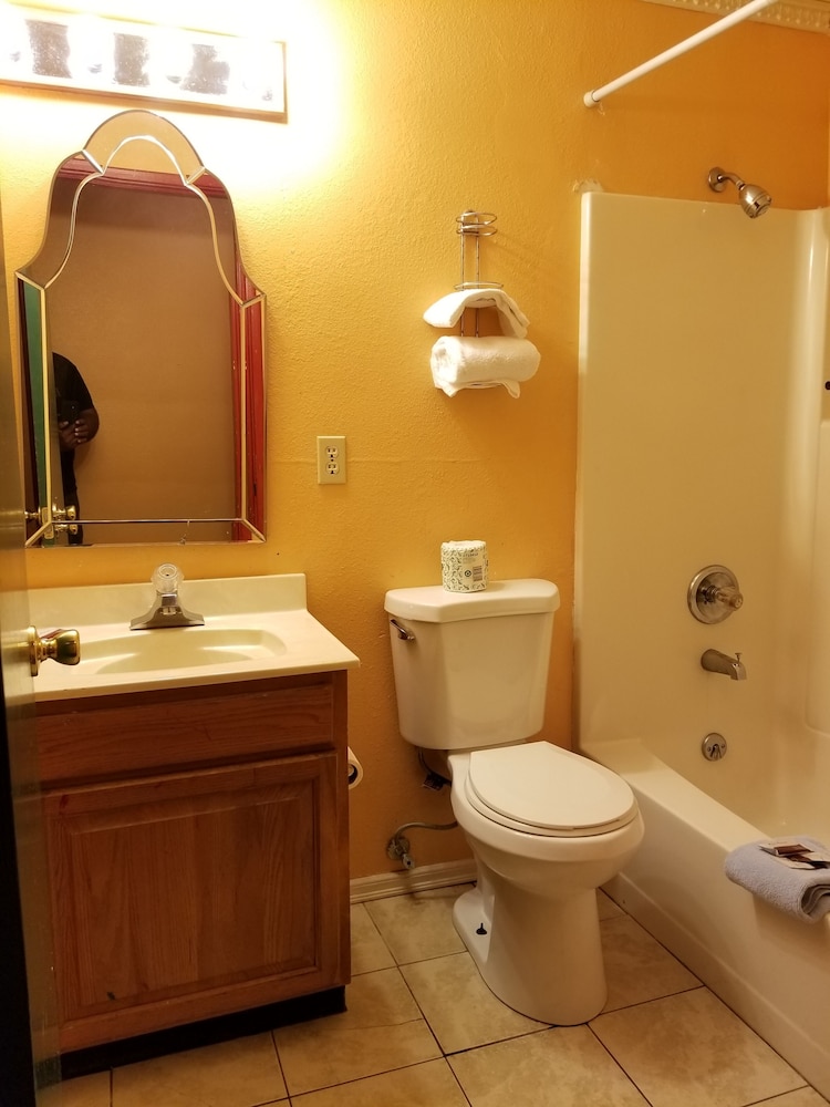 Sea-Tac Crest Motor Inn 34/35