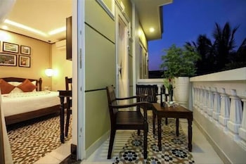 Golden Bell Backpacker Hotel and Pool Bar 39/59