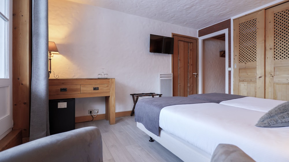 MONT BLANC, SUPERIOR, DOUBLE OR TWIN BED