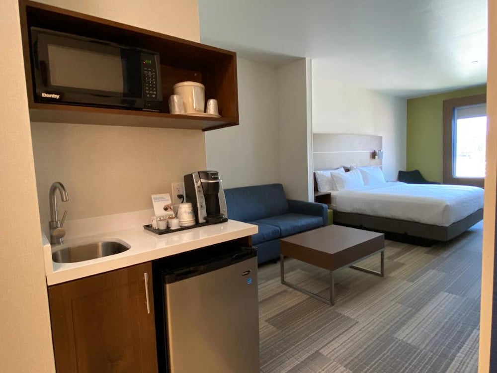 Holiday Inn Express Hotel And Suites Beaumont Oak Valley 66/66