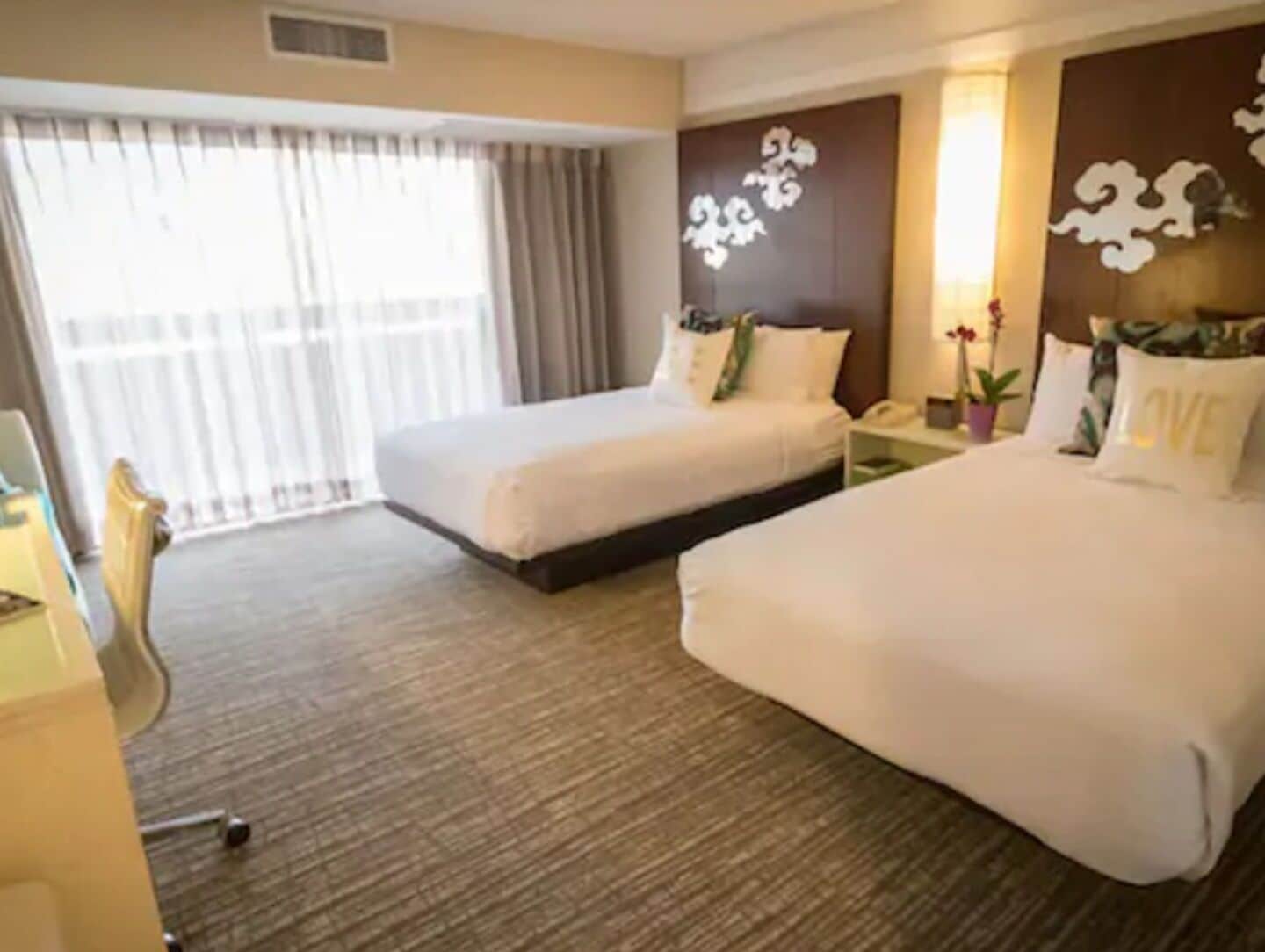 غرفة قياسية بسريرين مزدوجين، Atrium Hotel at Orange County Airport 3/4