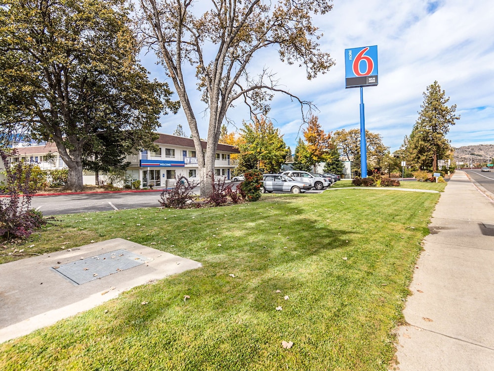 Motel6 Yreka, CA 52/62