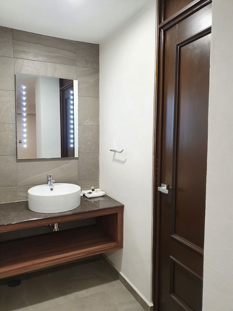 Estanza Hotel and Suites 22/58