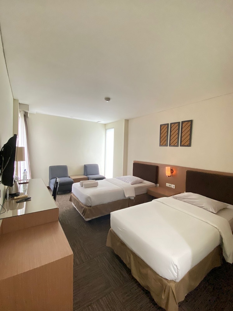 Cipta Hotel Wahid Hasyim 25/49