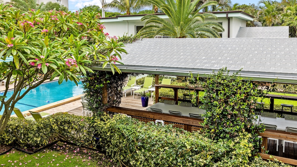 Sun Dek Beach House 50/56