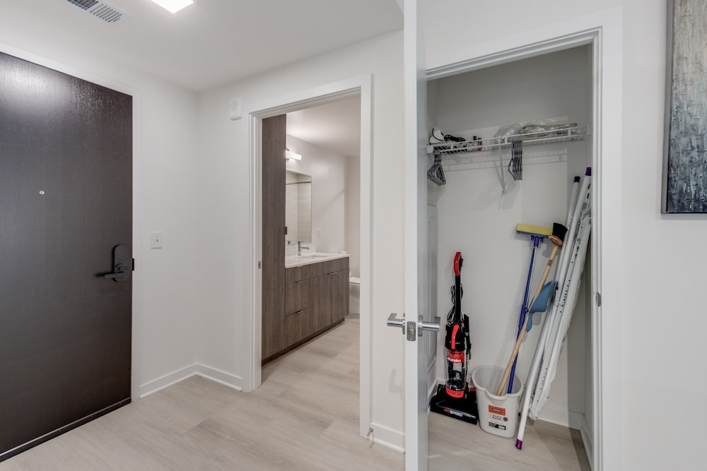 Global Luxury Suites at Capitol Hill 24/49