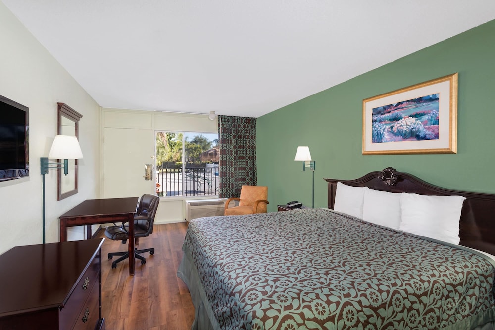 Travelodge by Wyndham Fort Myers North 16/36