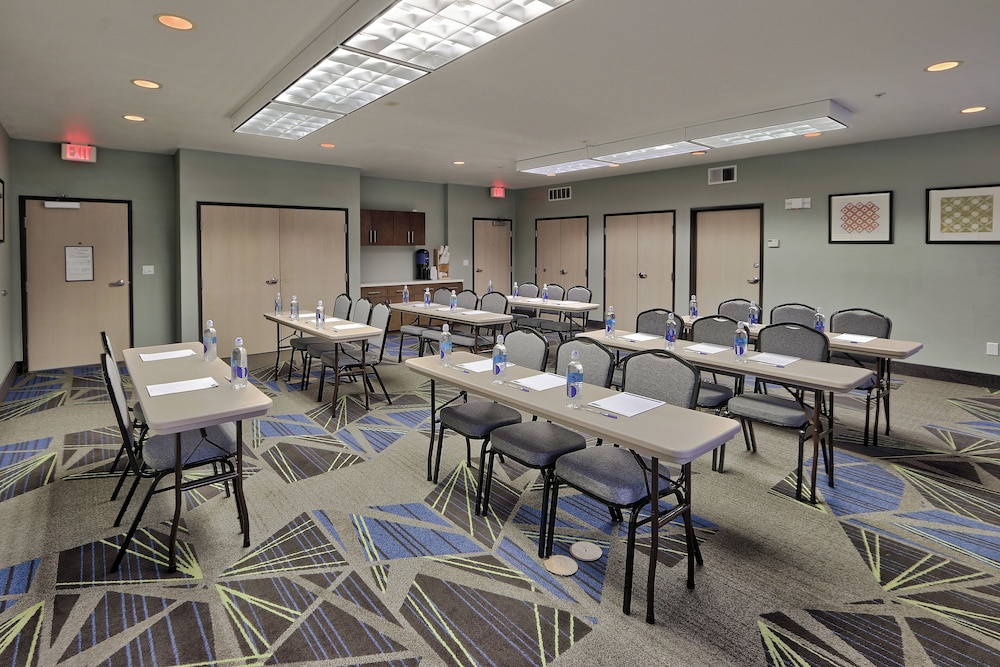 Holiday Inn Express Hotel And Suites Portales 60/70