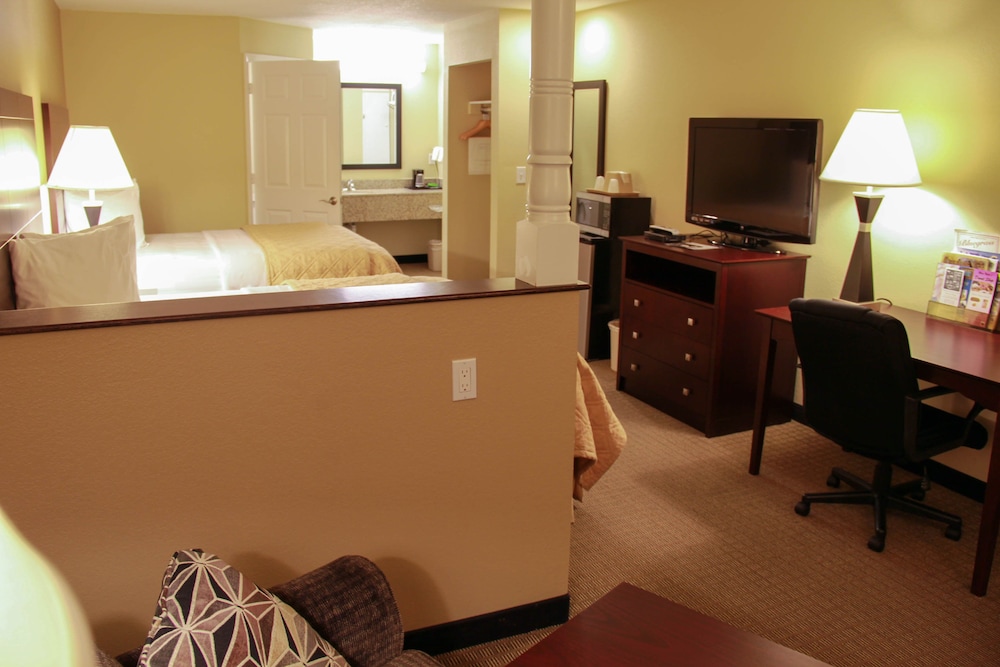 Relax Inn &amp; Suites 7/82