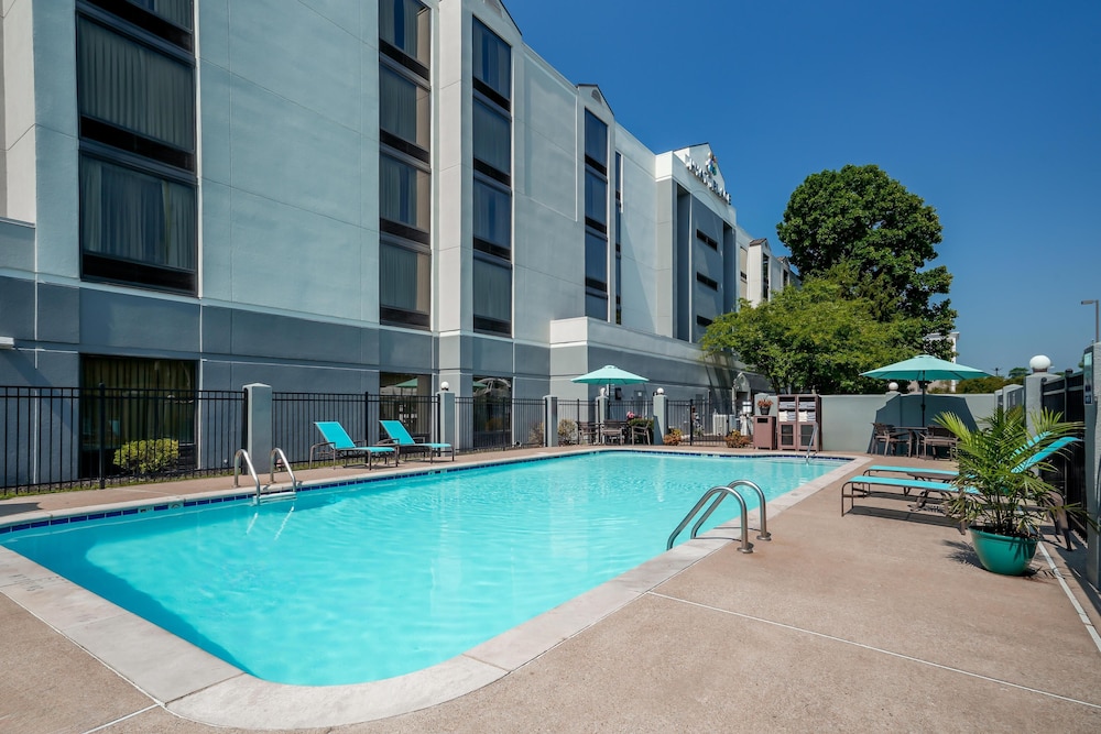 Hyatt Place Nashville Opryland 67/72