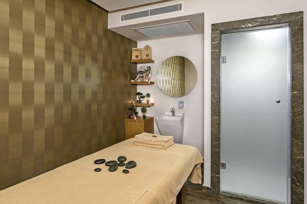 B Business Hotel & Spa 42/53