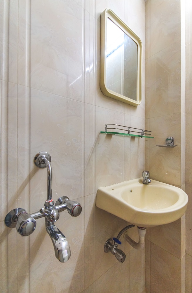 Hotel Nest Inn Malad 39/44